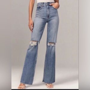 Abercrombie The 90’s Relaxed Jean Ultra High Rise 30